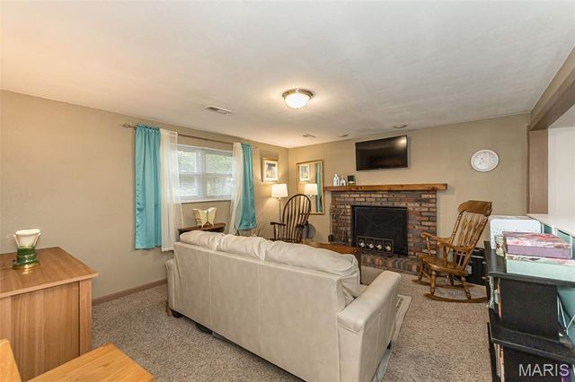 12 Spring Wood Drive, St Peters, MO 63376