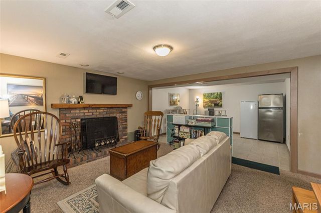 12 Spring Wood Drive, St Peters, MO 63376