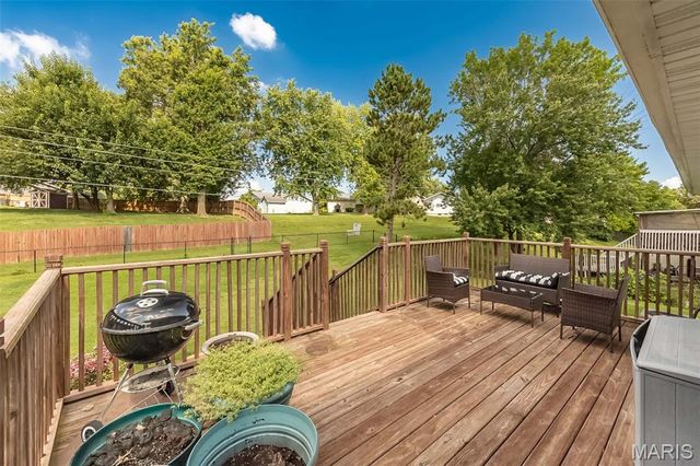 12 Spring Wood Drive, St Peters, MO 63376
