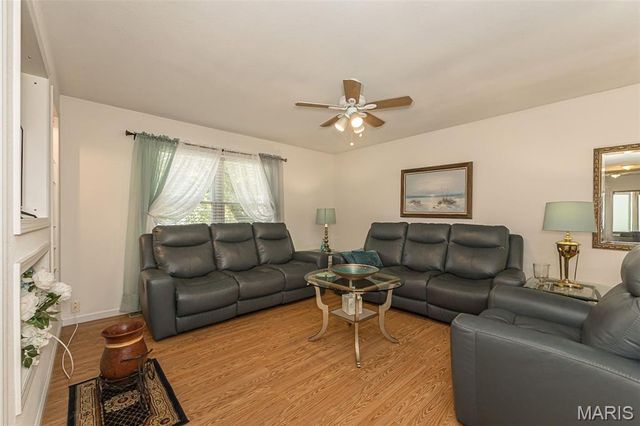 12 Spring Wood Drive, St Peters, MO 63376