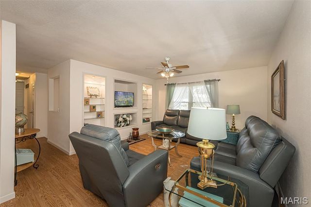 12 Spring Wood Drive, St Peters, MO 63376