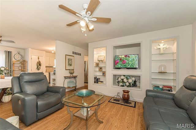 12 Spring Wood Drive, St Peters, MO 63376