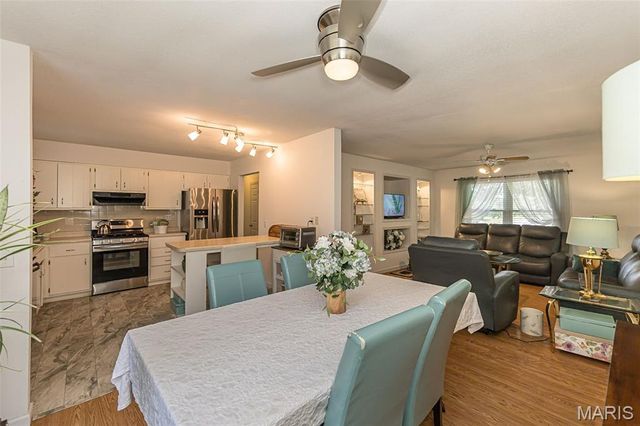12 Spring Wood Drive, St Peters, MO 63376