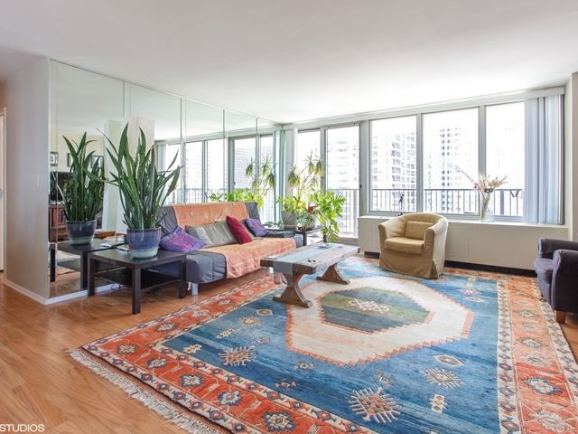 400 E Randolph Street 2330, Chicago, IL 60601