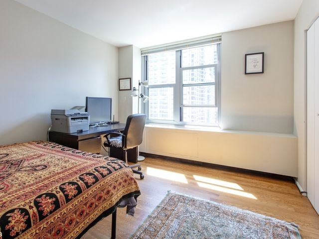 400 E Randolph Street 2330, Chicago, IL 60601