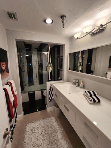 899 Jeffery St 701, Boca Raton, FL 33487