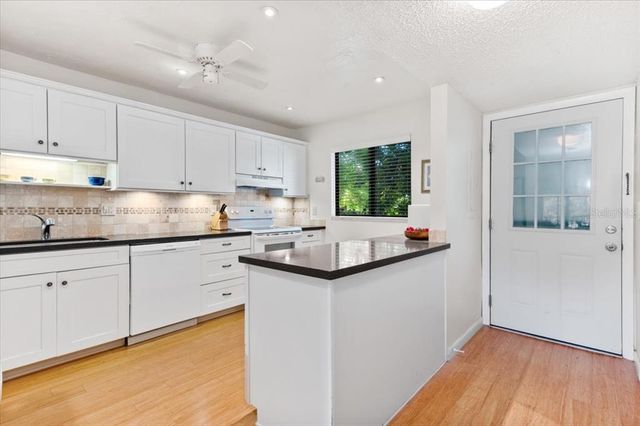 1519 PELICAN POINT DRIVE 292, Sarasota, FL 34231