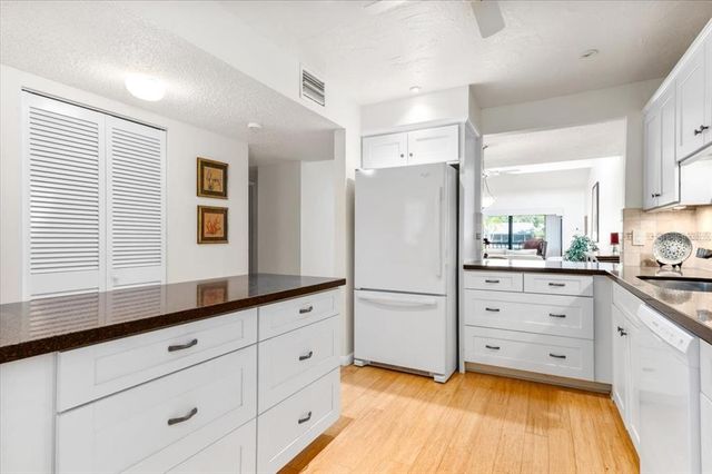 1519 PELICAN POINT DRIVE 292, Sarasota, FL 34231