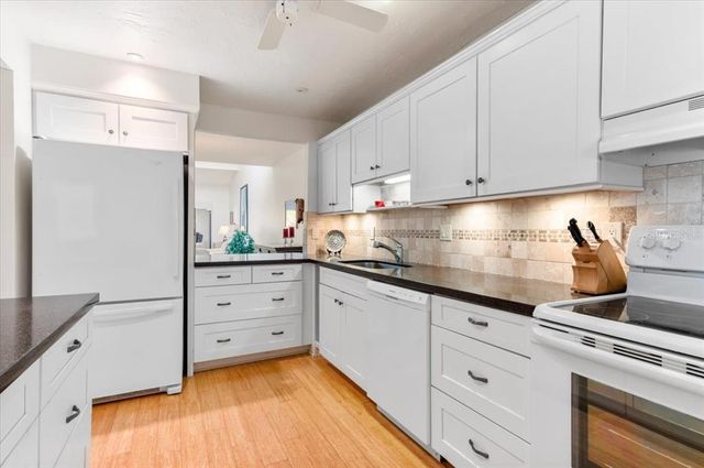 1519 PELICAN POINT DRIVE 292, Sarasota, FL 34231