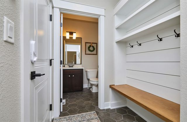 16884 Baxter Drive, Clive, IA 50325