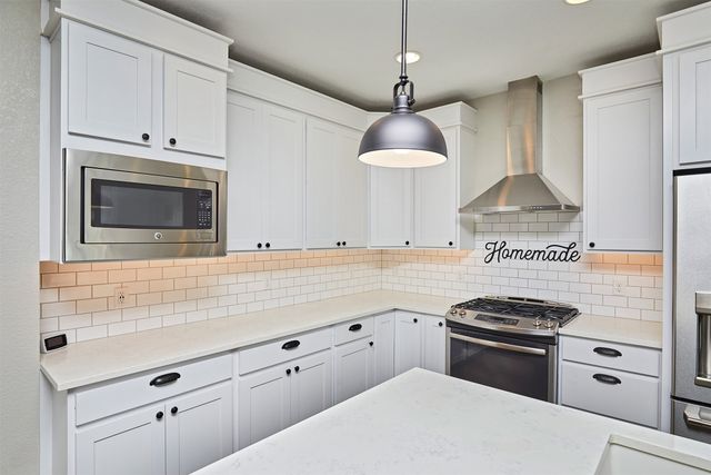 16884 Baxter Drive, Clive, IA 50325