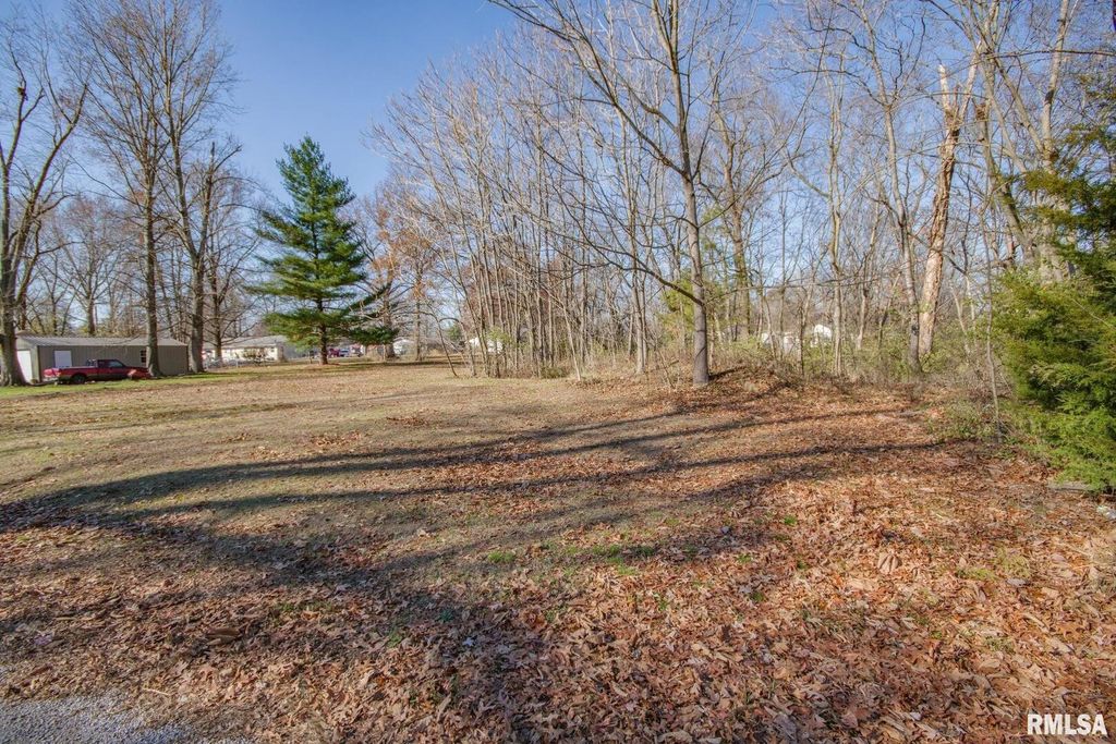 Image 4 of property listing at Lots OAK PARK Road, Salem, IL 62881