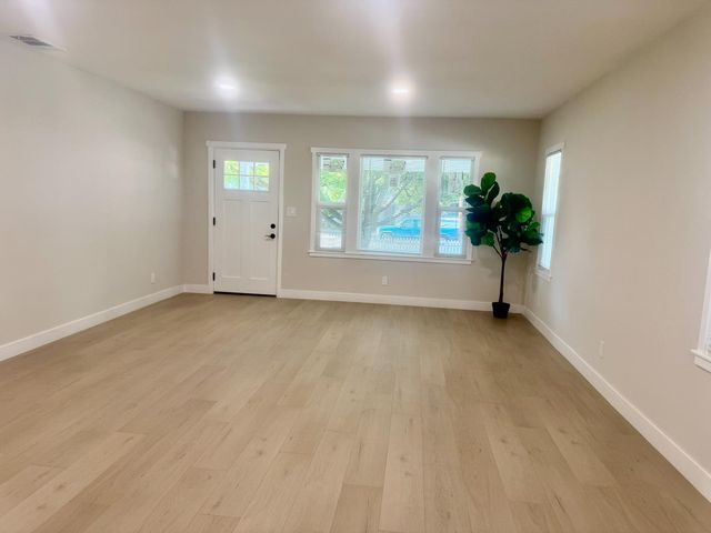 5230 North Ave, Carmichael, CA 95608