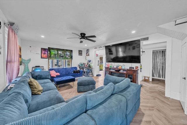 912 Hanover Street, Weatherford, TX 76086