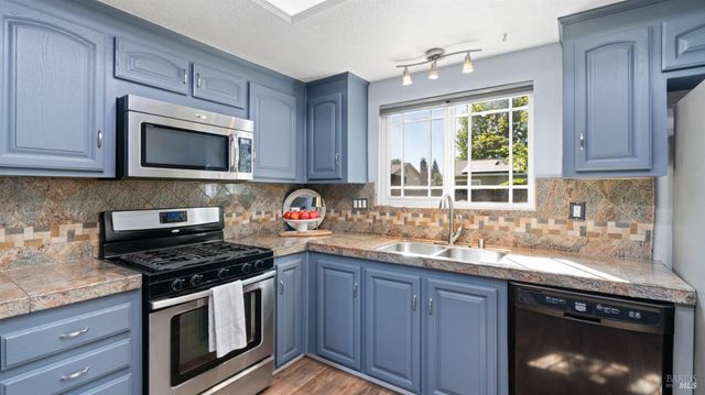 191 Bel Air Dr, Vacaville, CA 95687