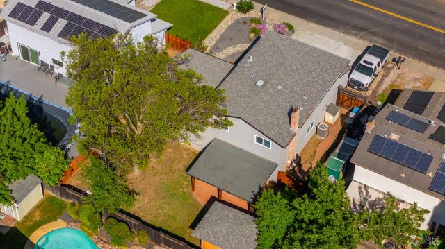 191 Bel Air Dr, Vacaville, CA 95687