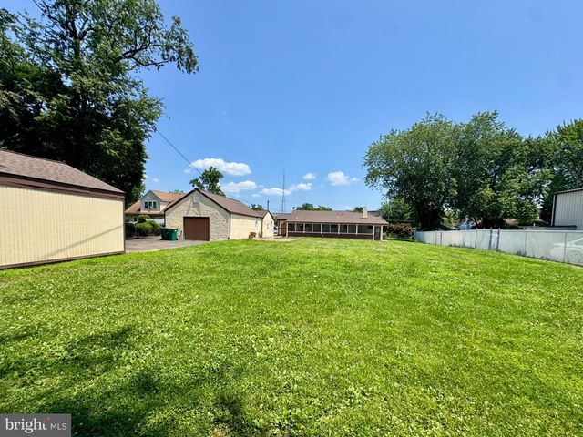 454 DUNKSFERRY RD, Bensalem, PA 19020