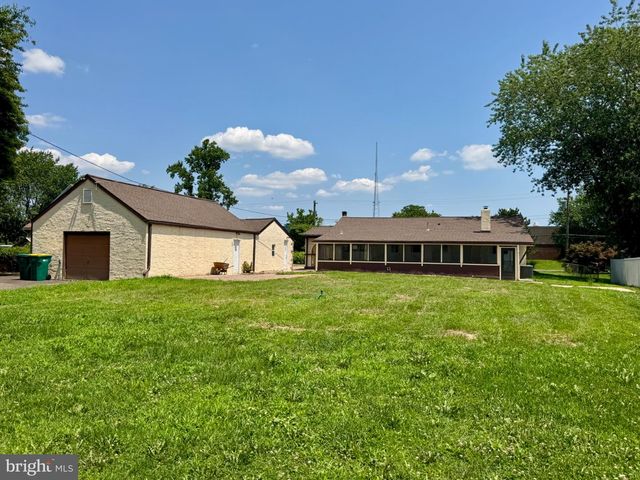 454 DUNKSFERRY RD, Bensalem, PA 19020