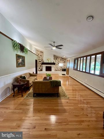 454 DUNKSFERRY RD, Bensalem, PA 19020