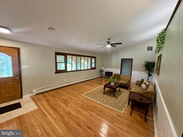454 DUNKSFERRY RD, Bensalem, PA 19020