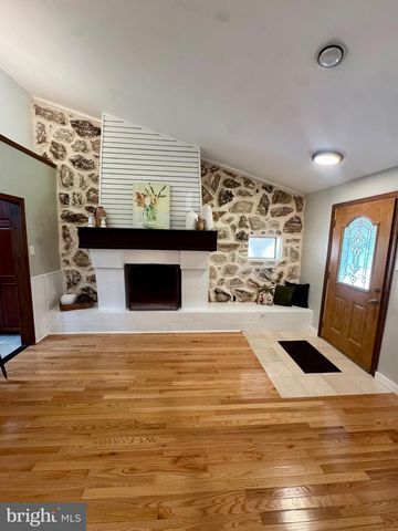 454 DUNKSFERRY RD, Bensalem, PA 19020