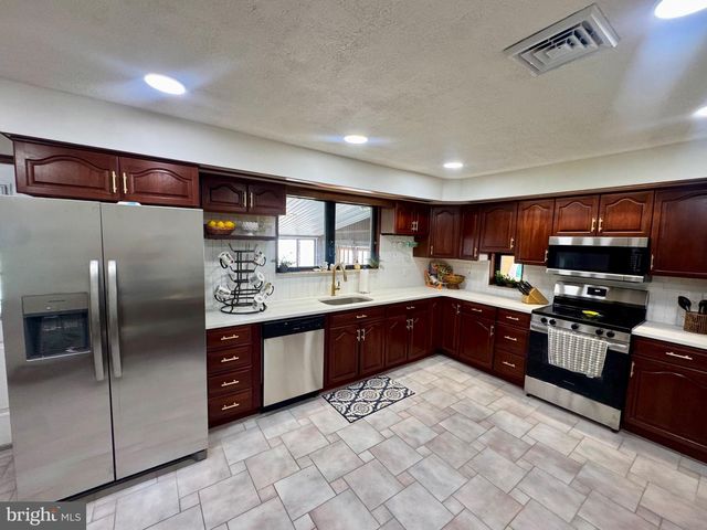 454 DUNKSFERRY RD, Bensalem, PA 19020