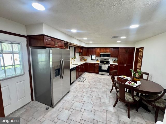 454 DUNKSFERRY RD, Bensalem, PA 19020
