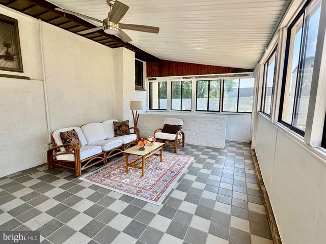 454 DUNKSFERRY RD, Bensalem, PA 19020