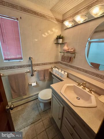 454 DUNKSFERRY RD, Bensalem, PA 19020