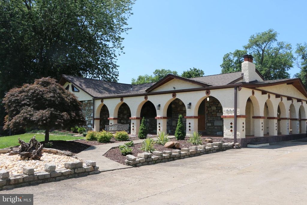 454 DUNKSFERRY RD, Bensalem, PA 19020