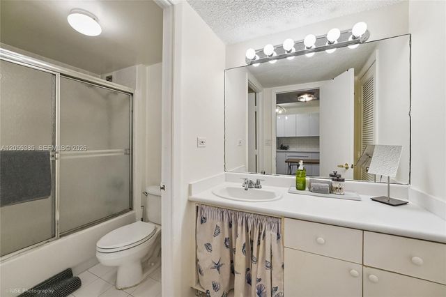 2301 Collins Avenue 522, Miami Beach, FL 33139