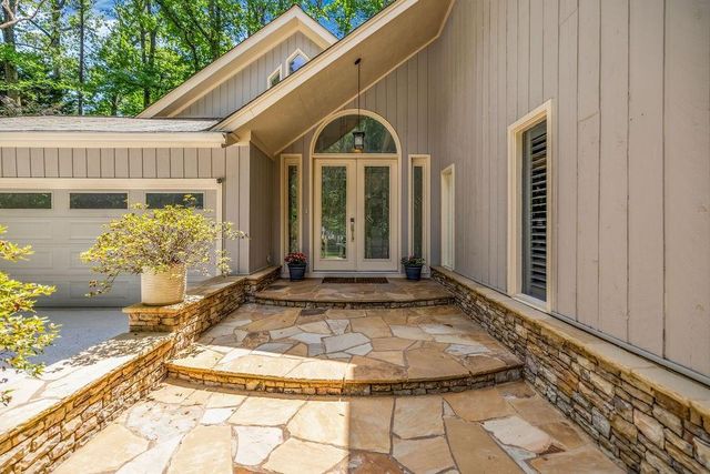 1061 Winding Branch Circle, Dunwoody, GA 30338