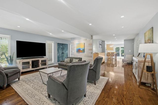 1061 Winding Branch Circle, Dunwoody, GA 30338