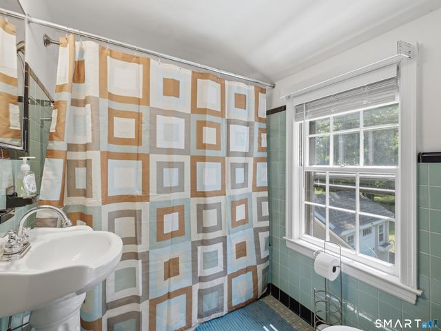 2409 Albany Avenue, West Hartford, CT 06117
