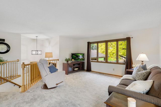 1101 Lavon Lane, Burnsville, MN 55306