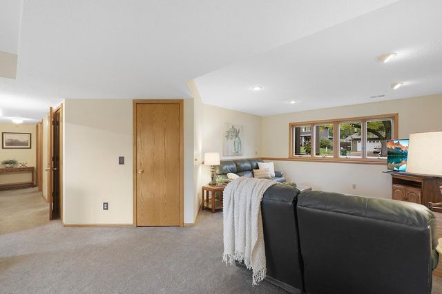 1101 Lavon Lane, Burnsville, MN 55306