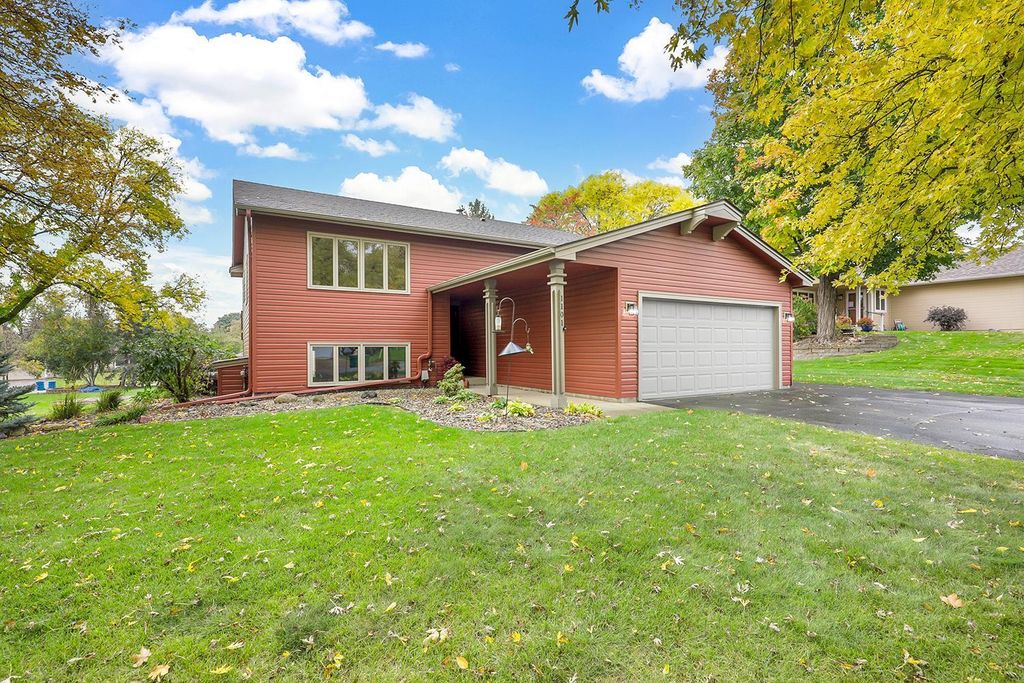 1101 Lavon Lane, Burnsville, MN 55306