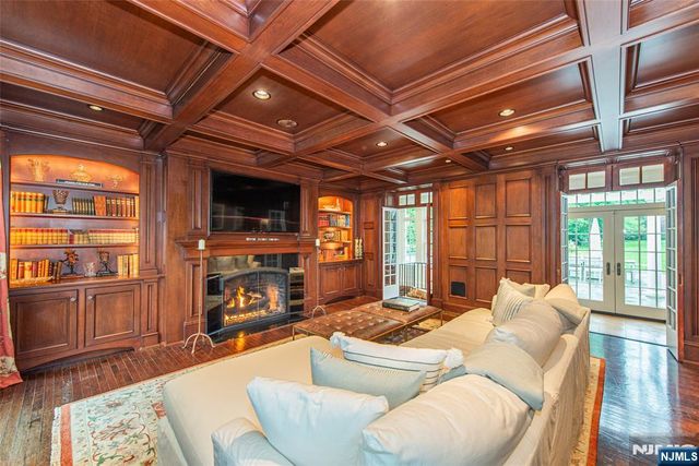 412 Ridgewood Avenue, Glen Ridge, NJ 07028