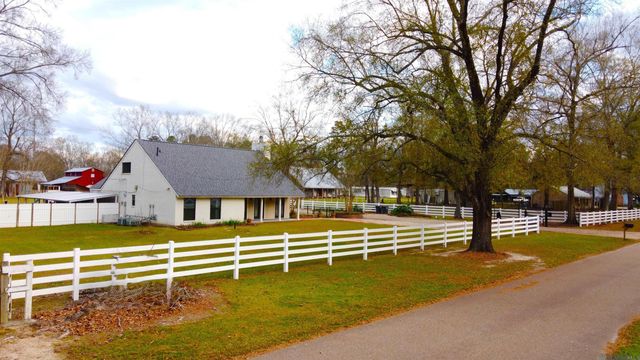 7850 Droze Rd, Greenwell Springs, LA 70739