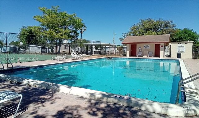 21821 S Heritage Cir 1, Pembroke Pines, FL 33029