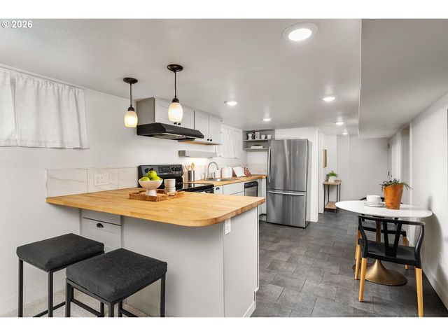 5025 Ne 6TH Ave, Portland, OR 97211