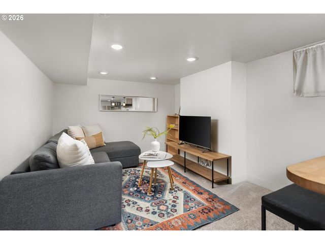 5025 Ne 6TH Ave, Portland, OR 97211