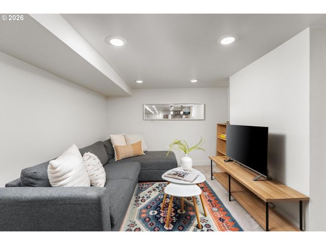 5025 Ne 6TH Ave, Portland, OR 97211