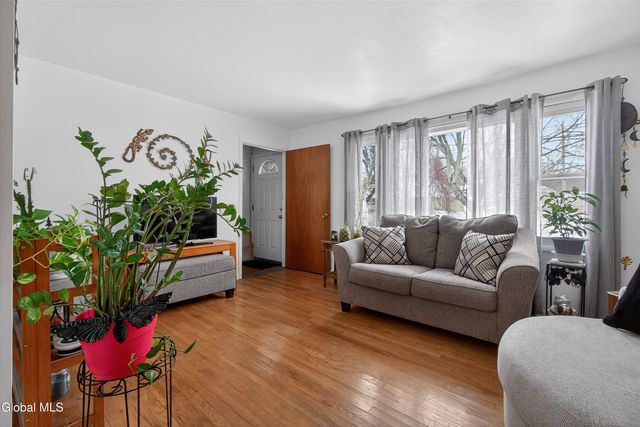 971 Kings Road, Colonie, NY 12303