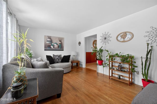 971 Kings Road, Colonie, NY 12303