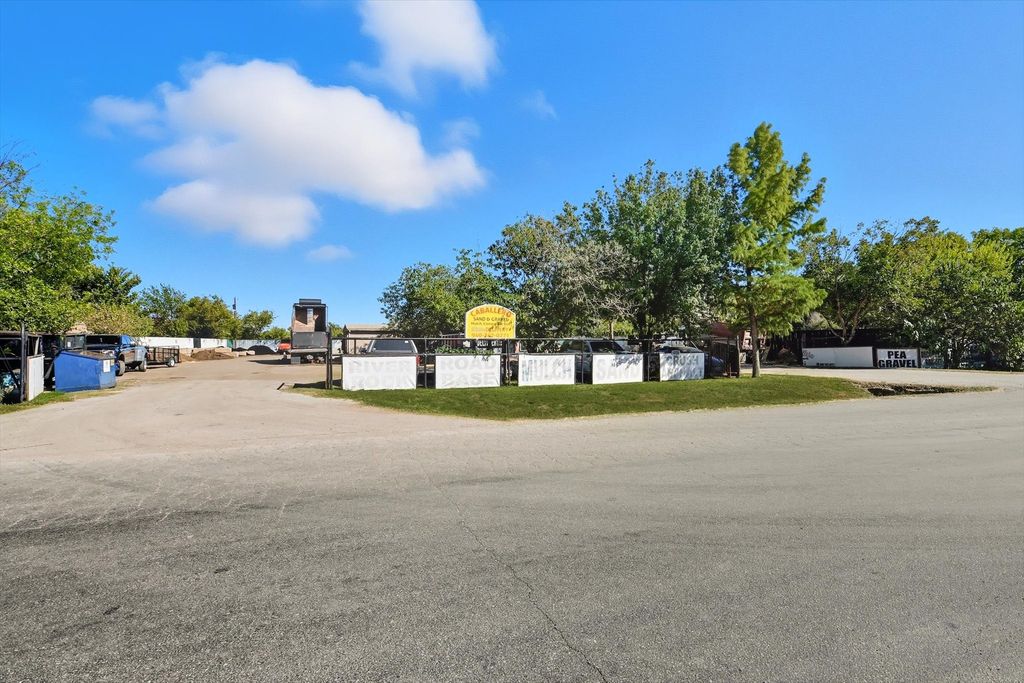 18003 Cindys Lane, Justin, TX 76247