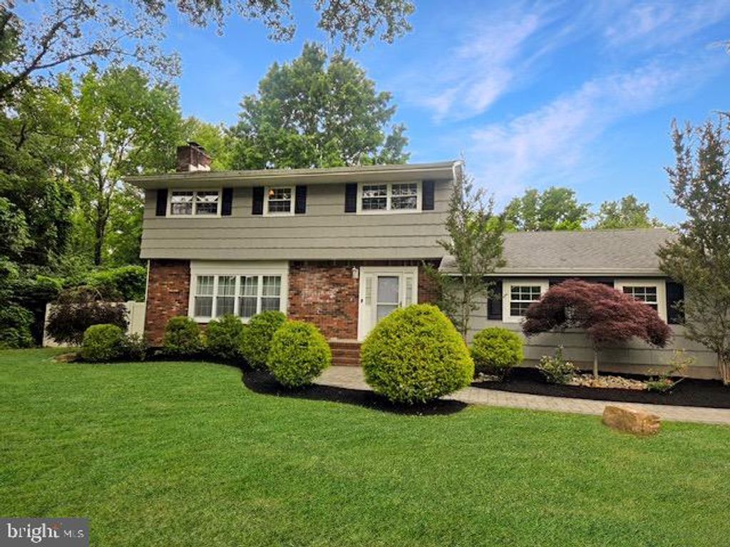 1 GALSTON DR, Princeton Junction, NJ 08550