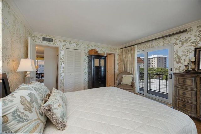 2900 Gulf Shore BLVD N # 406, Naples, FL 34103