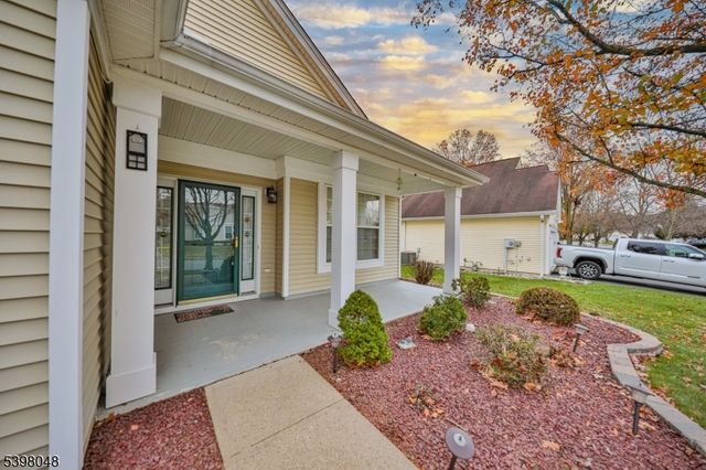 107 Kensington Cir, White Twp., NJ 07823