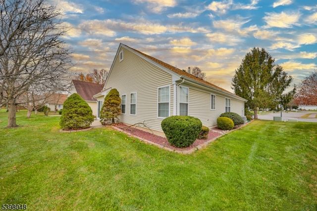 107 Kensington Cir, White Twp., NJ 07823